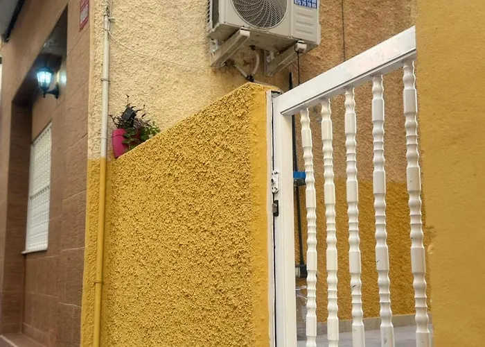 Acogedor Bajo En Playa Del Cura